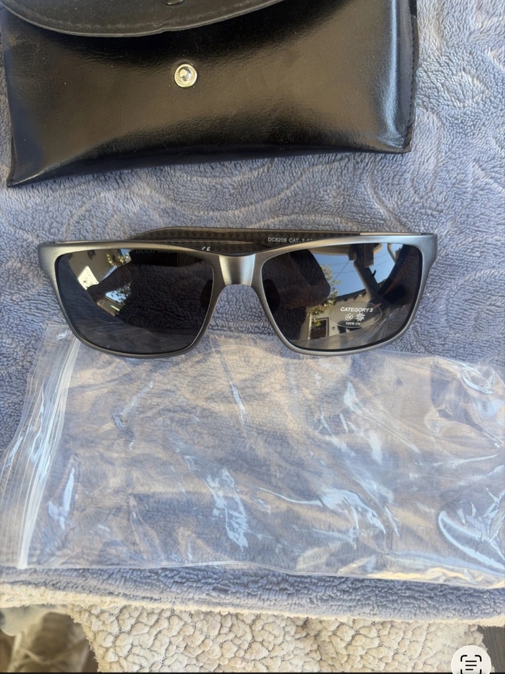 Duco DC8206 Carbon Fiber Black Frame Black Lens Polarized Sunglasses 56-15-139